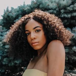 Meet your Posher, Aziza